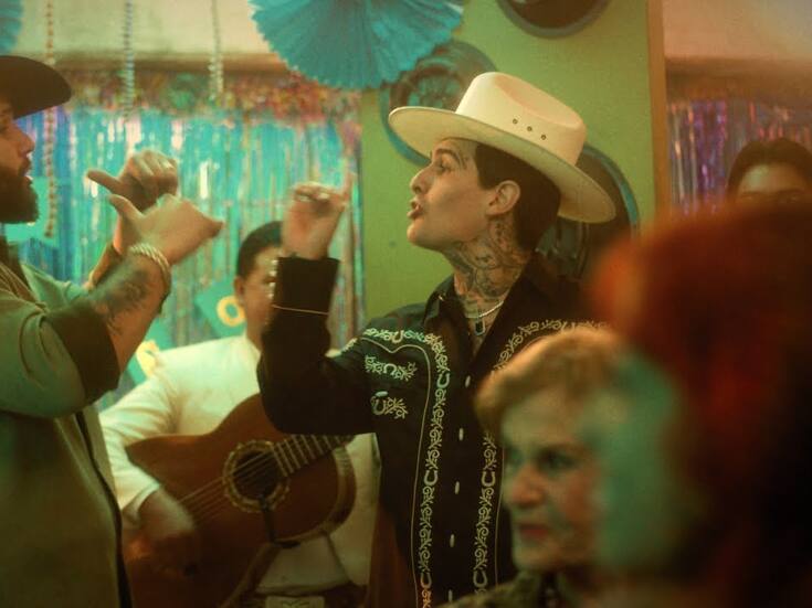 Carín León y Adriel Favela lanzan “Tóxico”