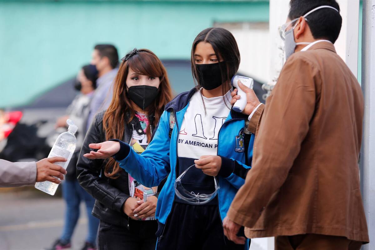 Covid en México: 261 muertes y 4 mil 233 nuevos contagios al cierre de este martes