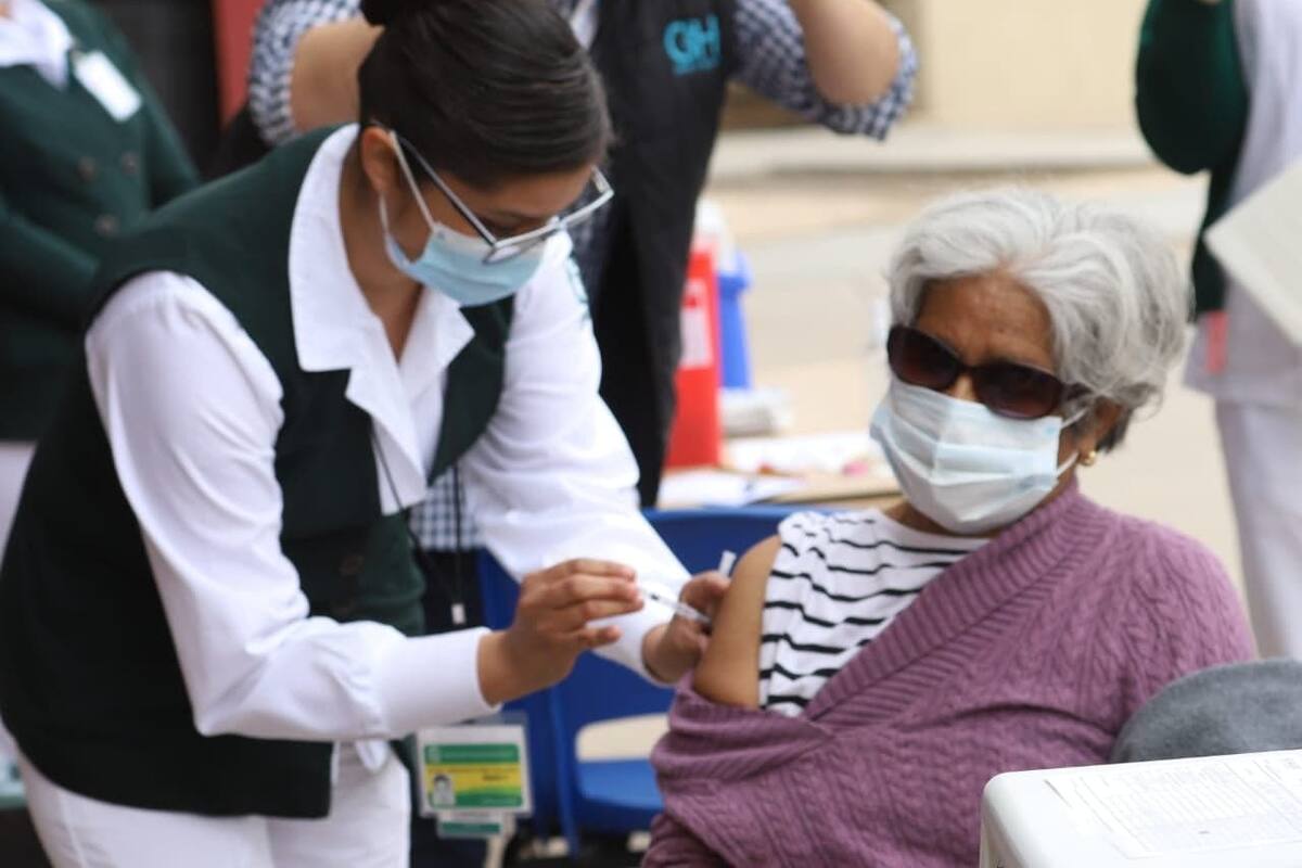 Inicia vacunación a adultos mayores vulnerables en BC