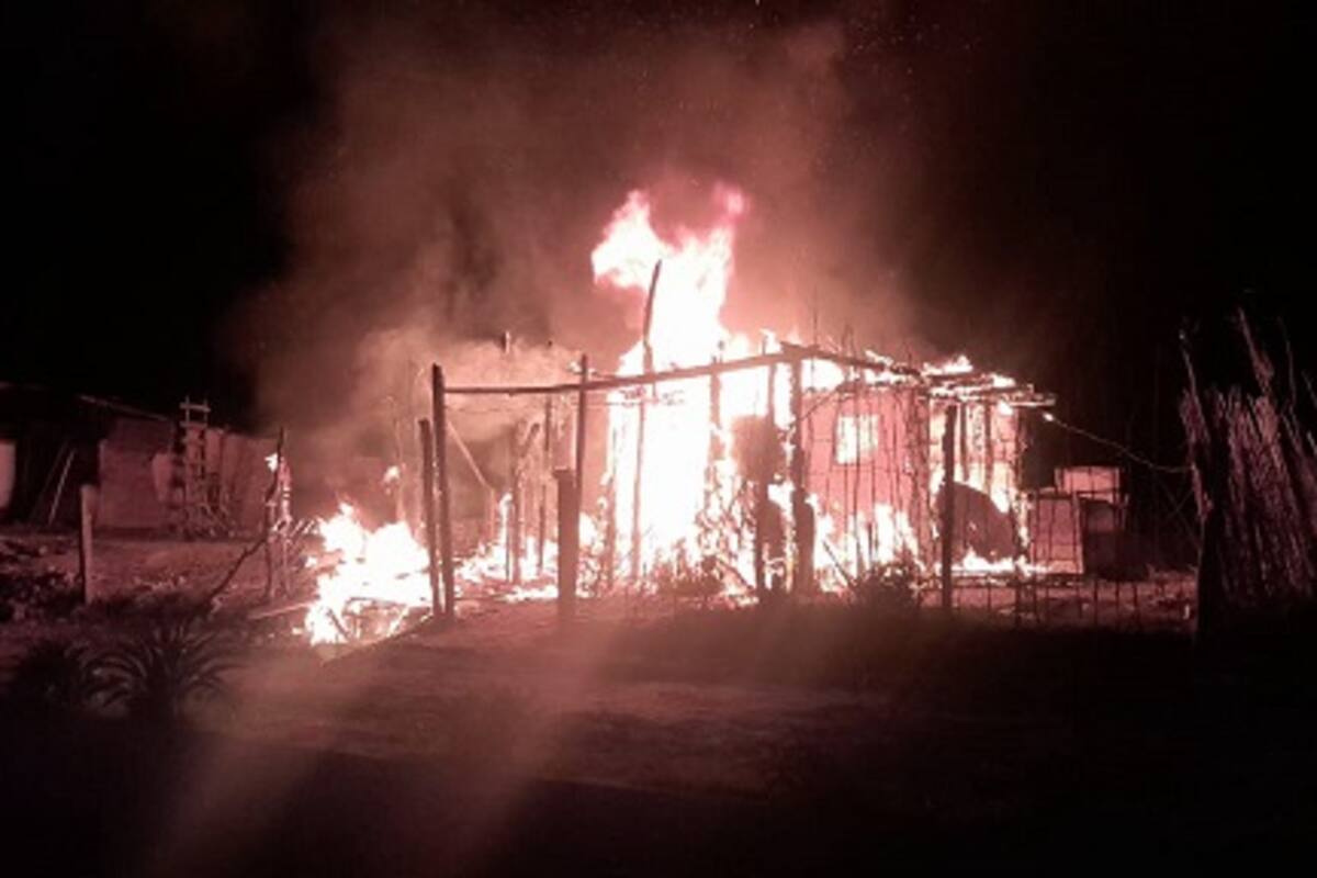 Se incendia vivienda en el ejido Oviedo Mota