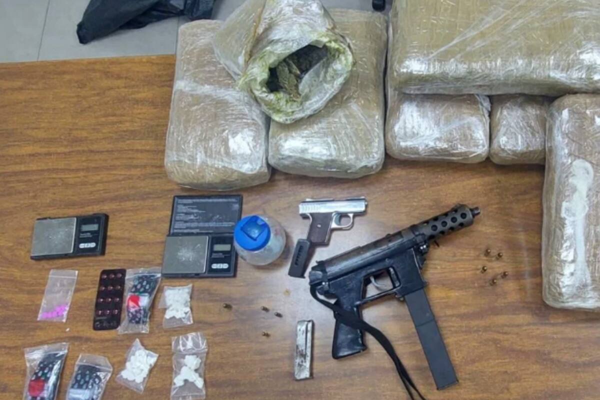Capturan a traficantes con drogas y armas durante operativos en Chalco