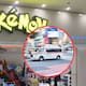 Exnovio apuñala a joven empleada dentro de una tienda Pokémon en Tokio y luego se quita la vida frente a decenas de clientes; agresor contaba con órdenes de restricción por acoso