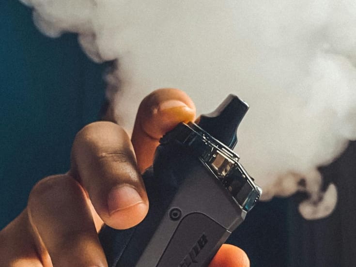 Vapeadores: Hasta 8 años de cárcel por usar, distribuir o vender; la Cámara de Diputados se prepara para votar la prohibición total contra estos dispositivos electrónicos en México y endurecer sanciones