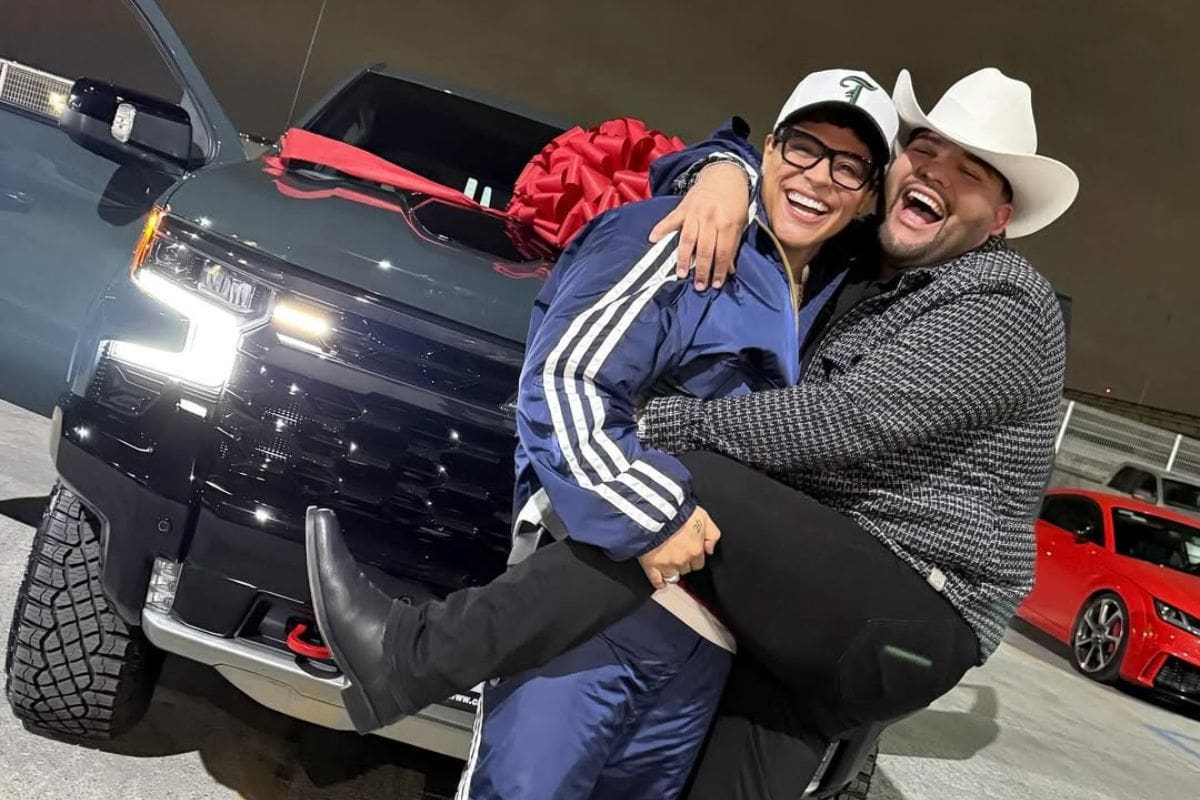 Eduin Caz regala una camioneta a su padrino Dylan por su cumpleaños