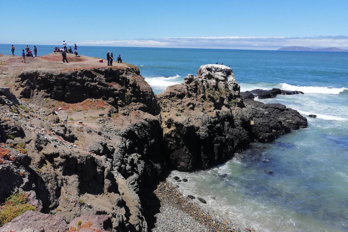 Sigue la búsqueda del menor desaparecido en el mar