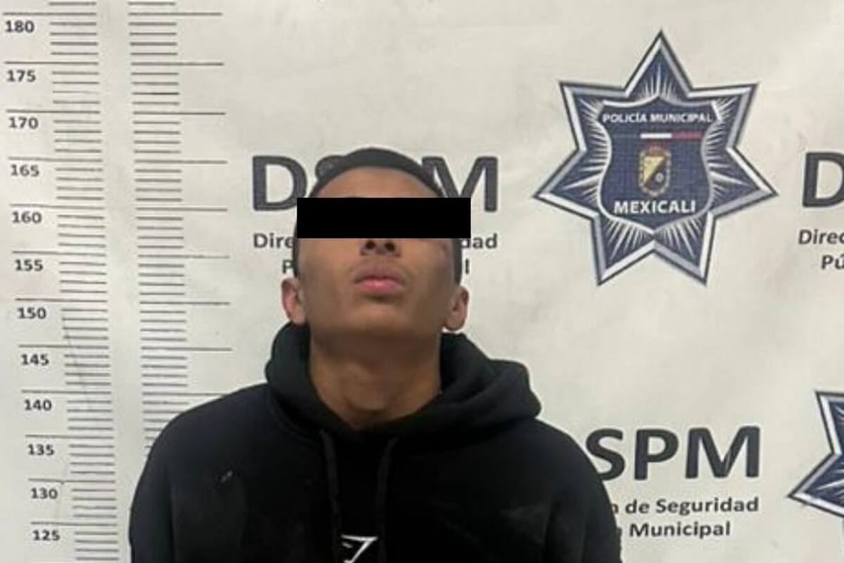 Arrestan a conductor tras chocar intencionalmente contra patrulla