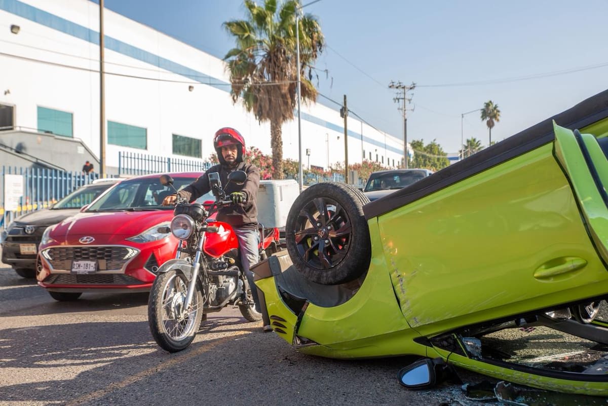 Tres vehículos chocaron en la Ruta Independencia; no hubo heridos de gravedad, solo daños materiales. Foto: Border Zoom