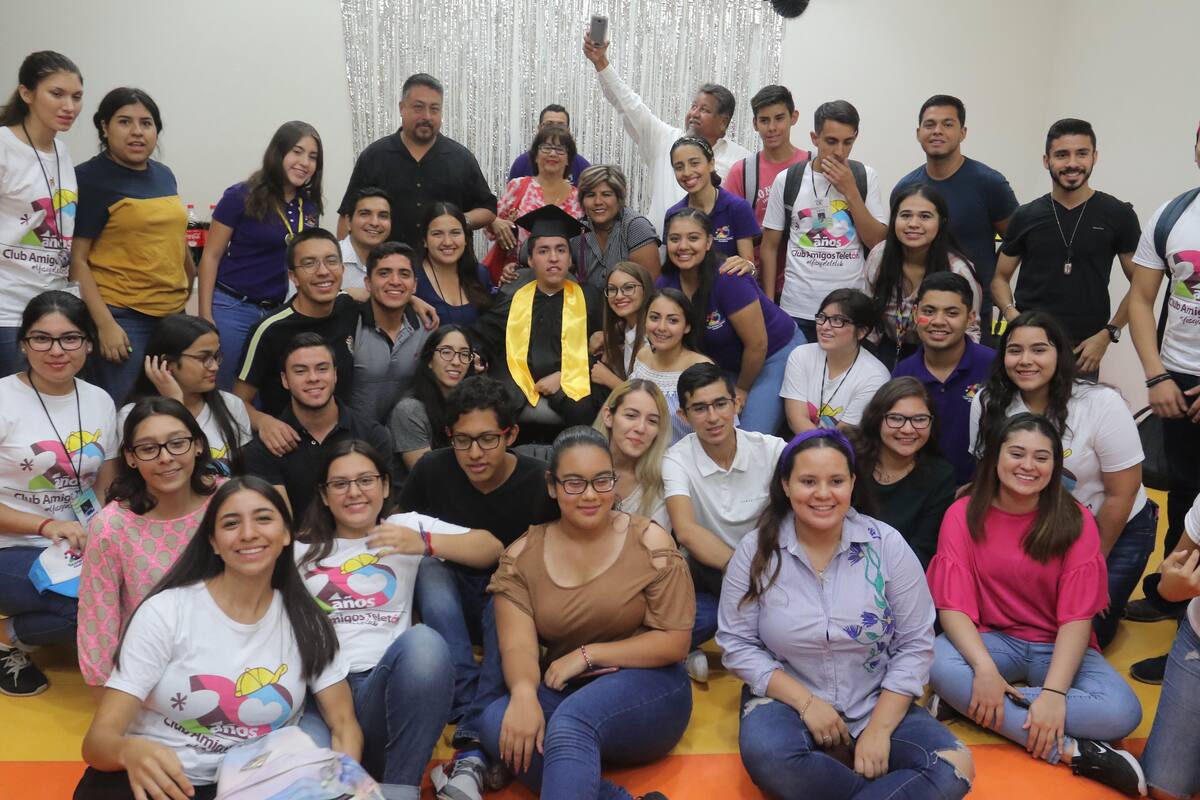 Zaid Caleb se gradúa de prepa en el CRIT