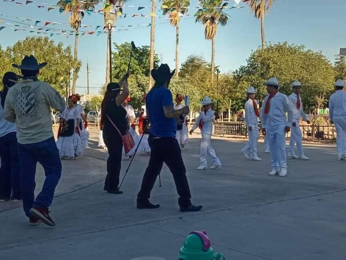 Graban película en Cajeme al compositor Jesse Armenta.