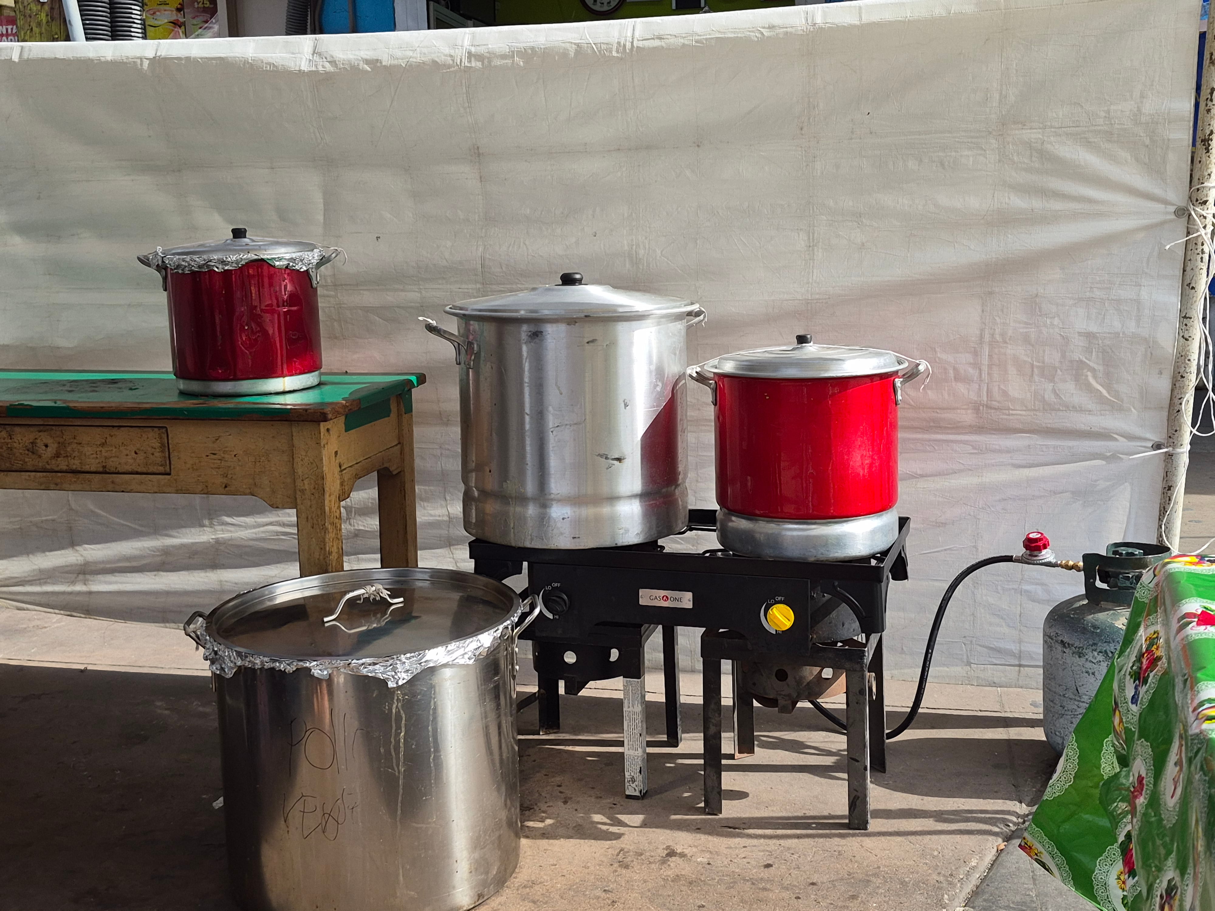 Comerciantes indican que la celebración generó mayor flujo de clientes y duplicación de ventas en puntos de alta afluencia como iglesias. Foto: Michelle Castillo