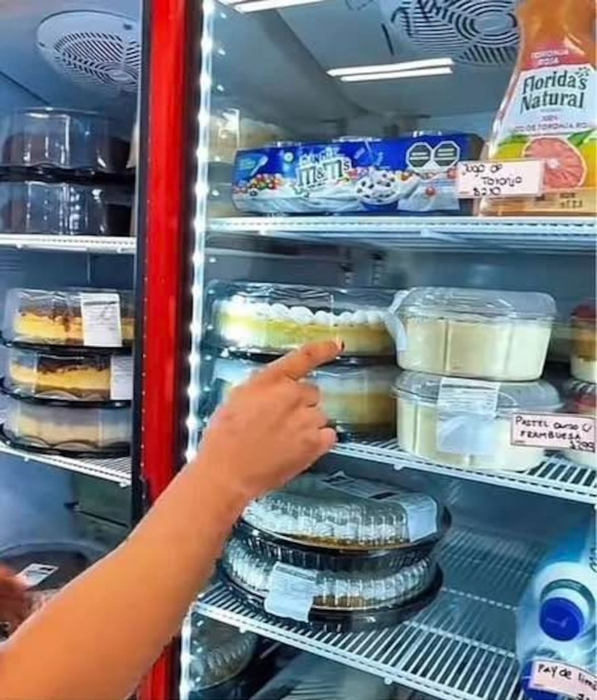 Costo ha ganado popularidad por su variedad de pasteles. Foto: Facebook