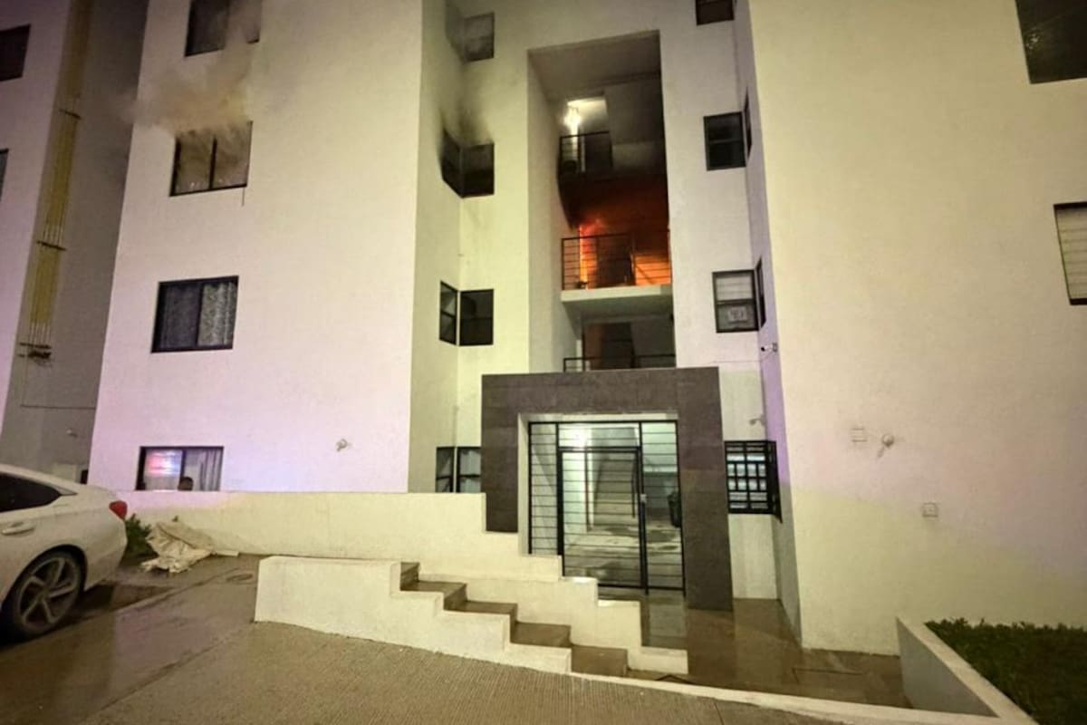 Explosión por presunta fuga de gas deja a dos mujeres con quemaduras en el fraccionamiento Vizcaíno