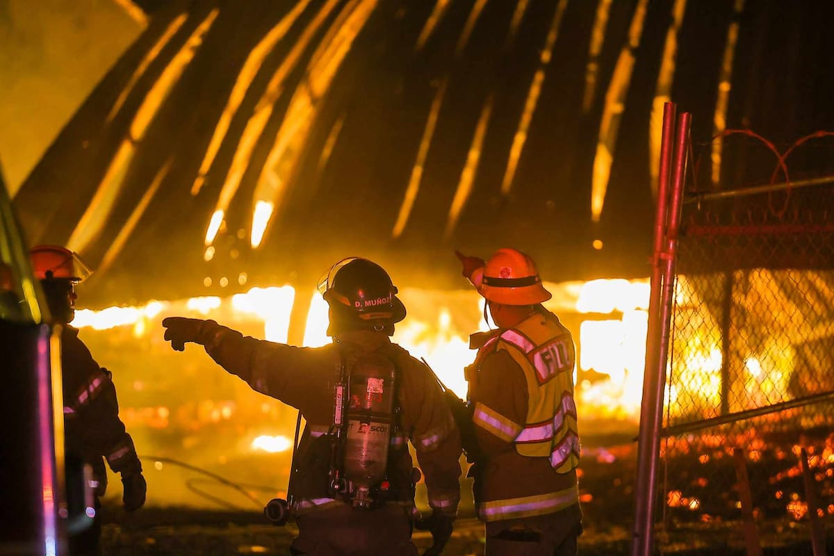 Incendio en tarimera del Ejido El Tazajal moviliza a bomberos