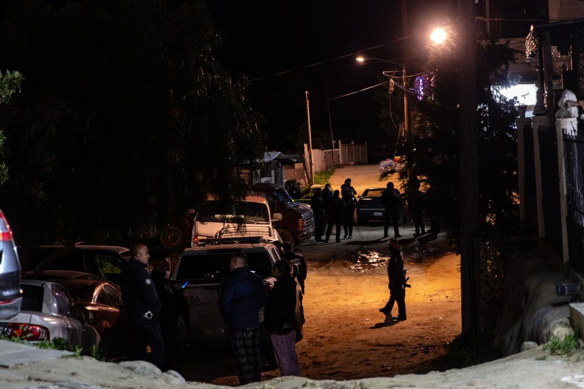 El agente estatal murió tras un forcejeo y detonaciones de arma de fuego; dos jóvenes fueron detenidos por su presunta participación. Foto: Border Zoom