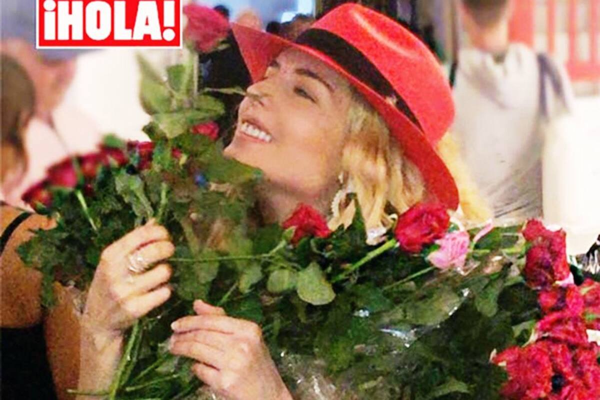 Peña Nieto compra todas las flores a vendedora para Tania Ruiz
