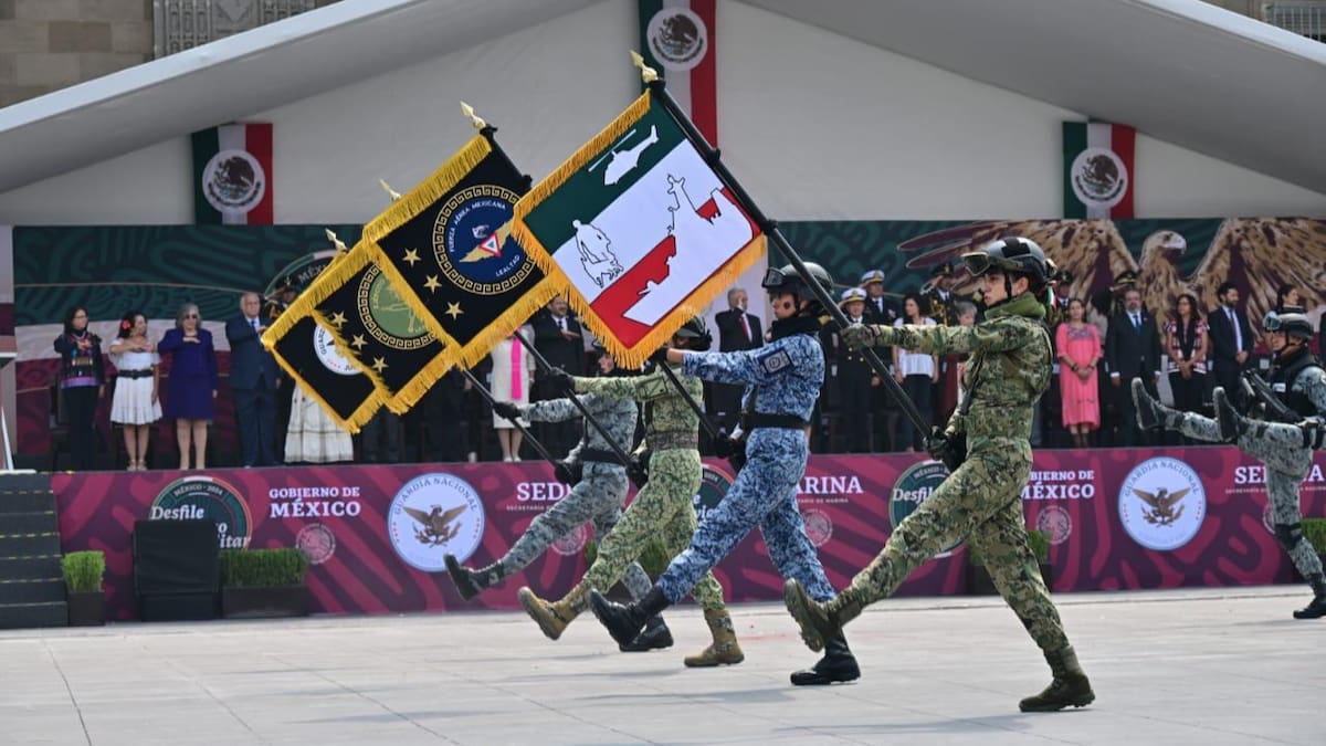 La Secretaría de Marina prepara a 3 mil 156 elementos para el desfile militar del 16 de septiembre, entre ellos personal de Fuerzas Especiales, Sanidad Naval, Aviación Naval y unidades caninas. (GobMex)