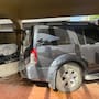 Adulta mayor pierde el control y choca contra casa