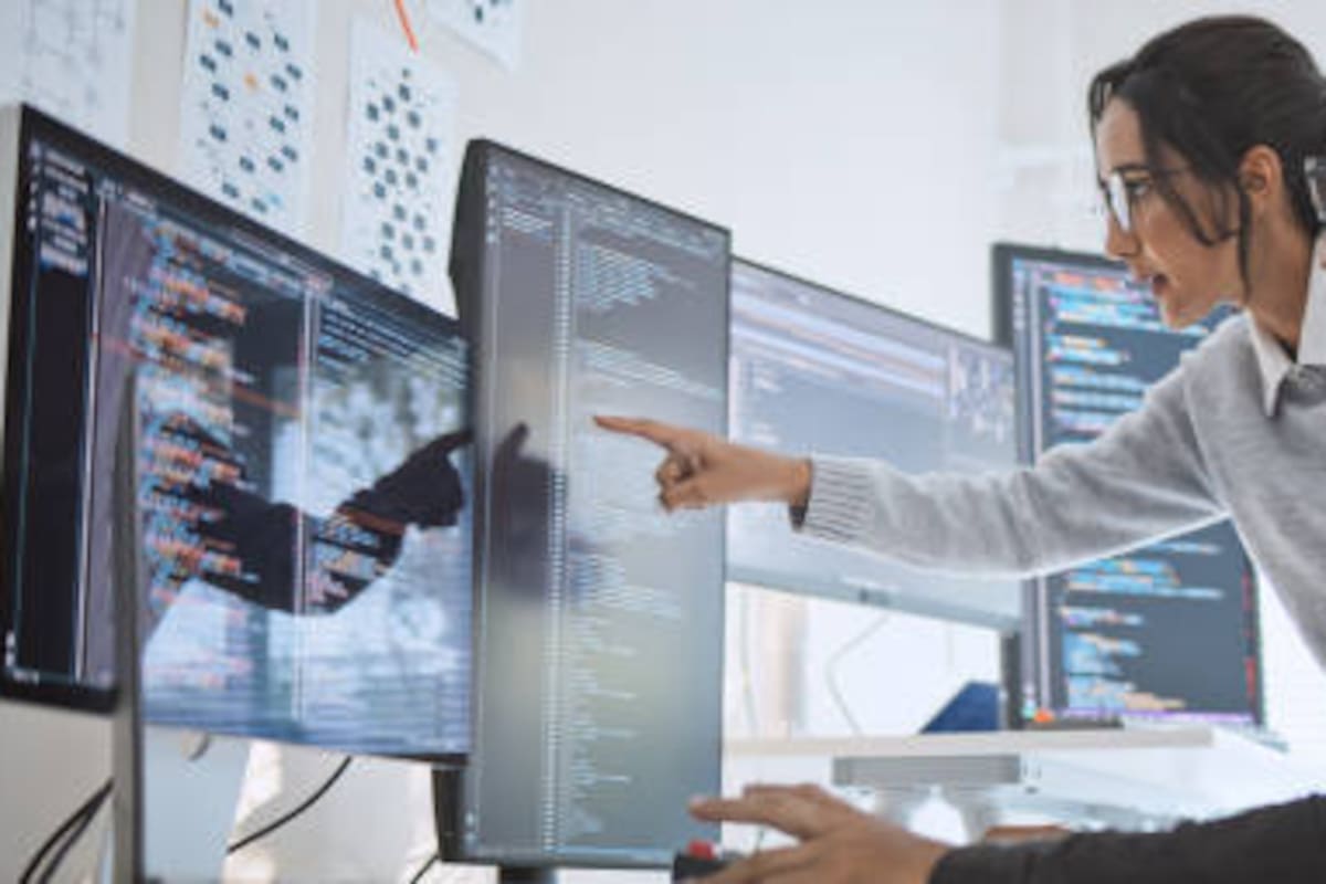 Apple interchange newline: Impulsa tu carrera con el Grado en Ingeniería Informática Online de UNIE Universidad