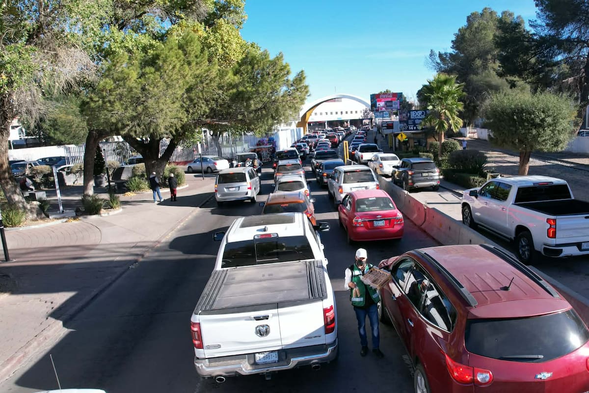 Último fin de semana previo a la Navidad provoca largas filas en garitas de Nogales