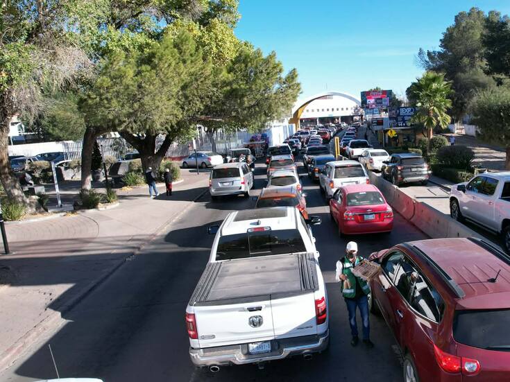 Último fin de semana previo a la Navidad provoca largas filas en garitas de Nogales
