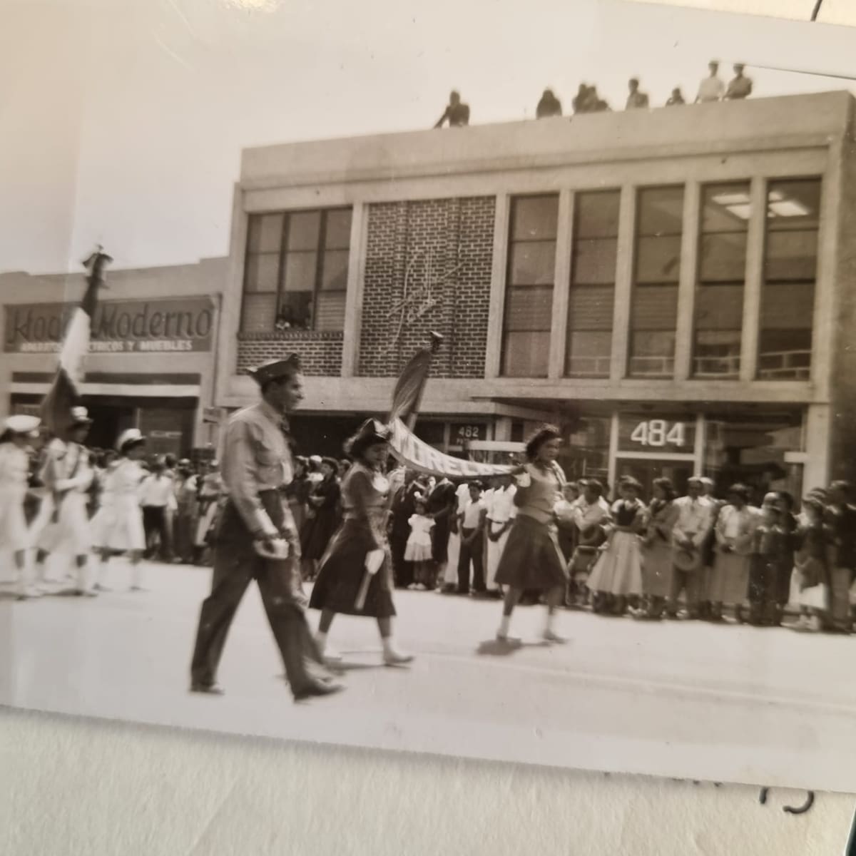 Un historiador y descendientes de migrantes documentan los cambios urbanos y preservan la memoria colectiva de la ciudad. Foto: Michelle Castillo