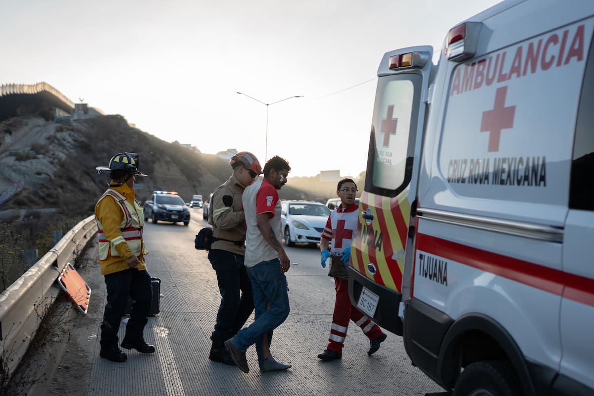 Un ciclista y un peatón resultaron heridos tras el percance. Foto: Border Zoom