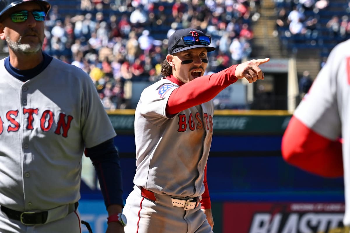 VIDEO: El mexicano Jarren Durán de los Red Sox, discute con aficionado en pleno juego de las Grandes Ligas tras burlarse de algo delicado