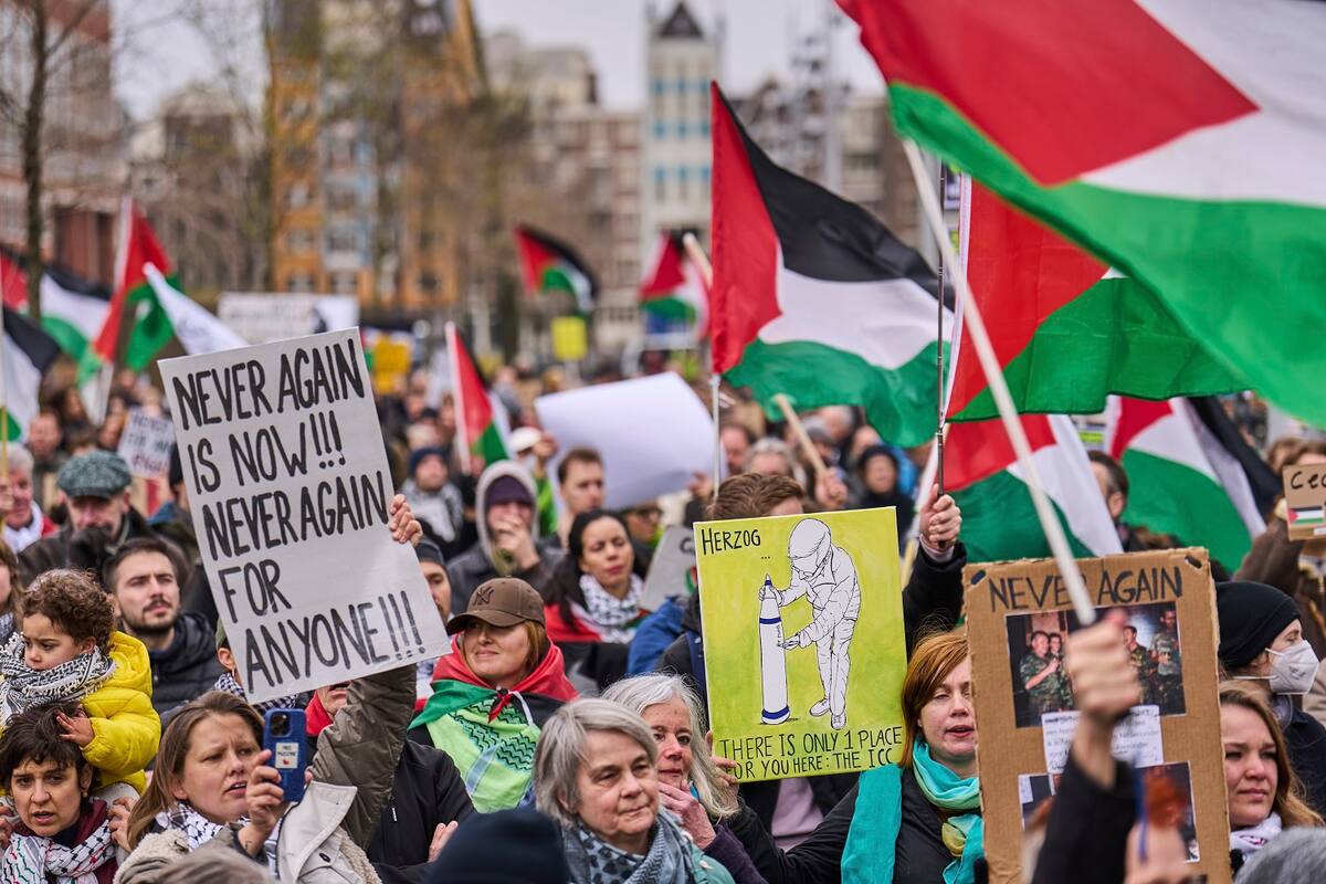 Holanda inaugura Museo del Holocausto, en medio de protestas