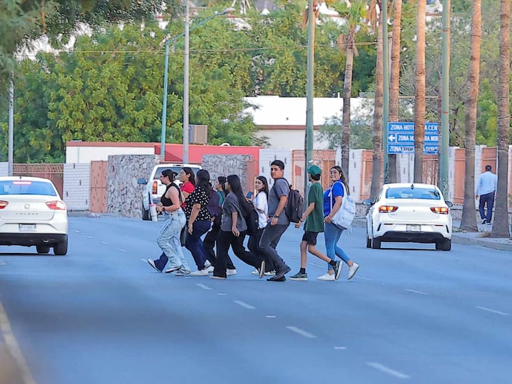 Ante regreso a clases en la Unison, Policía Municipal verifica que se utilice el puente peatonal
