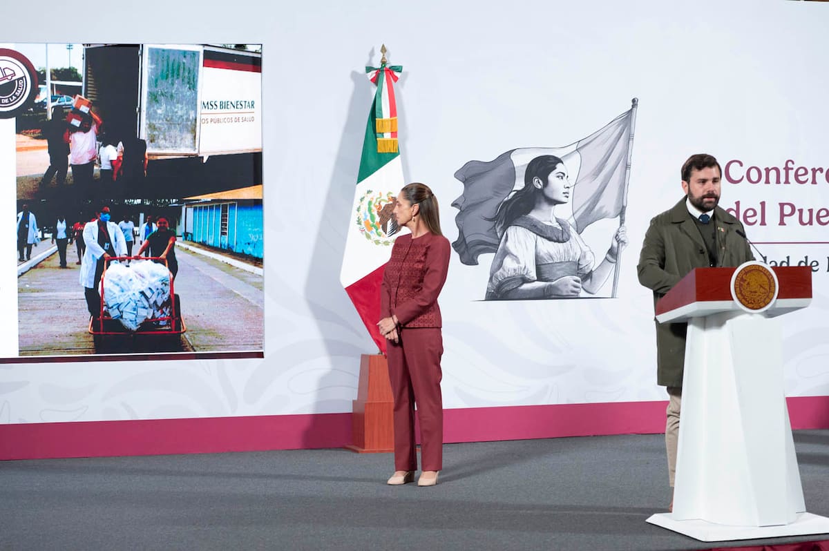 Cuauhtémoc, Ciudad de México. 24 de noviembre 2025. La presidenta constitucional de los Estados Unidos Mexicanos, la Doctora Claudia Sheinbaum Pardo en conferencia de prensa matutina en el salón de la Tesorería de Palacio Nacional. Alejandro Svarch Pérez, director general de IMSS-Bienestar; Jabnely Maldonado Meza, vocal ejecutiva del Fovissste. Foto: Saúl López Escorcia/Presidencia