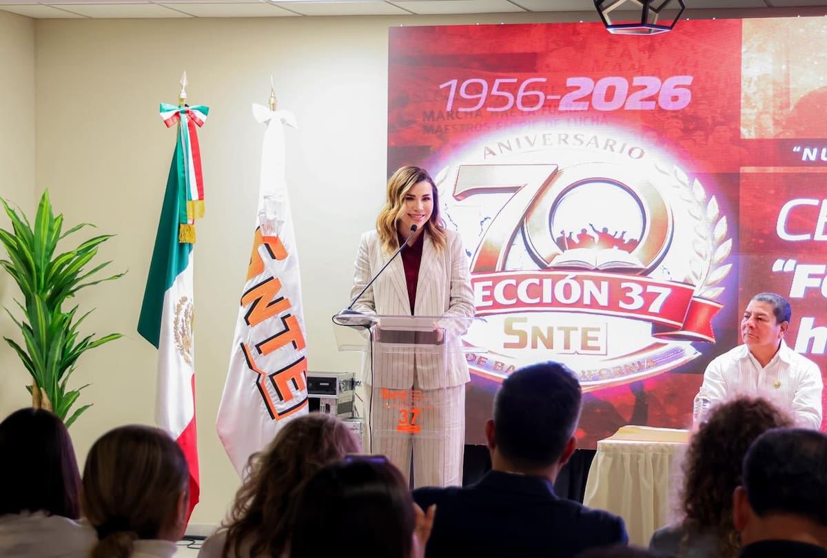 La gobernadora reconoció a la Sección 37 del SNTE en su 70 aniversario