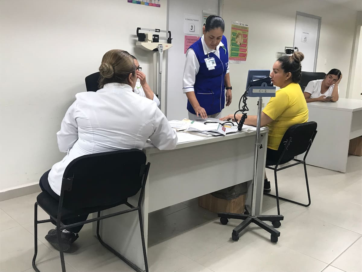 El diagnóstico y tratamiento del dengue deben ser realizados únicamente por personal médico capacitado. FOTO ILUSTRATIVA: BANCO DIGITAL