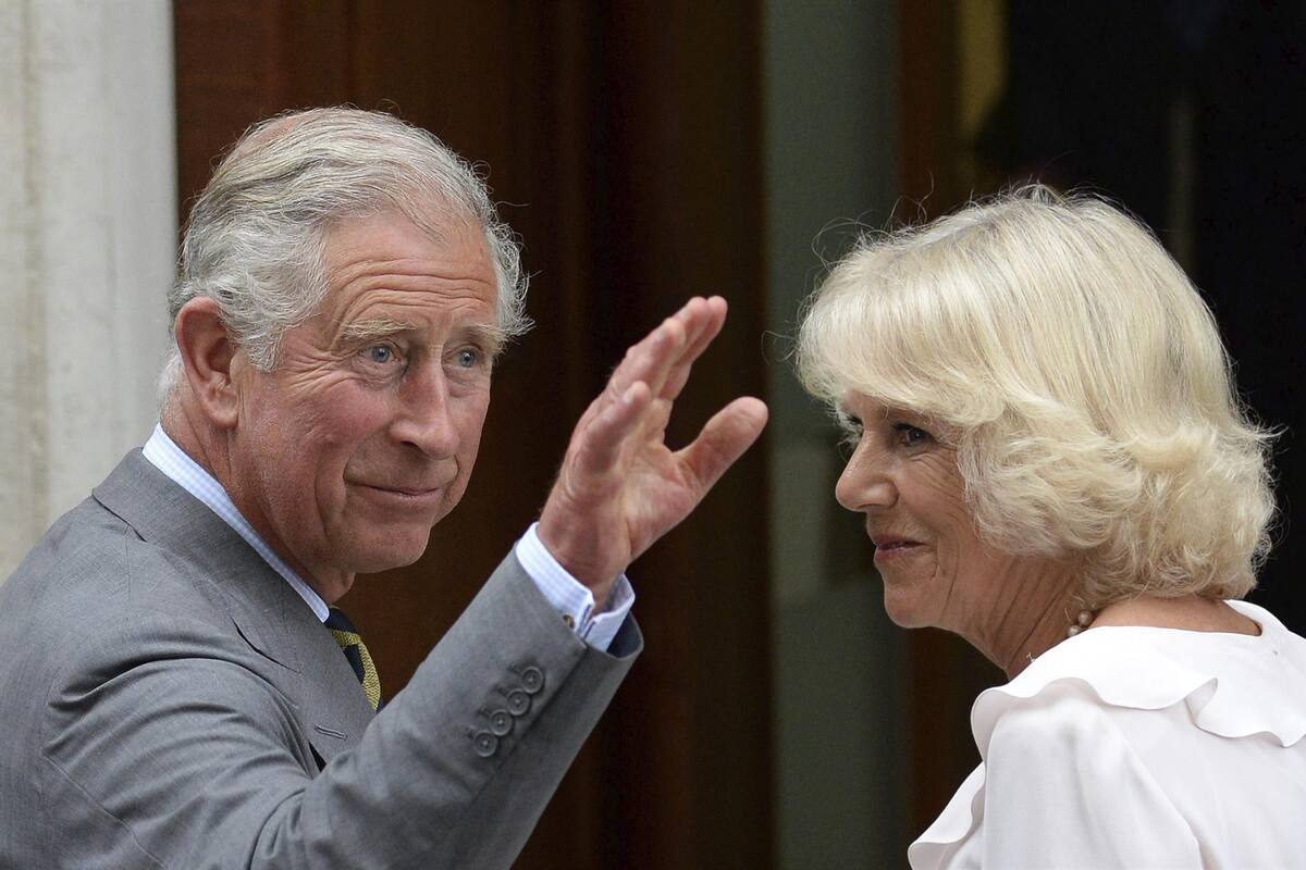 Los duques de Cambridge y príncipe Carlos, en el estreno de James Bond