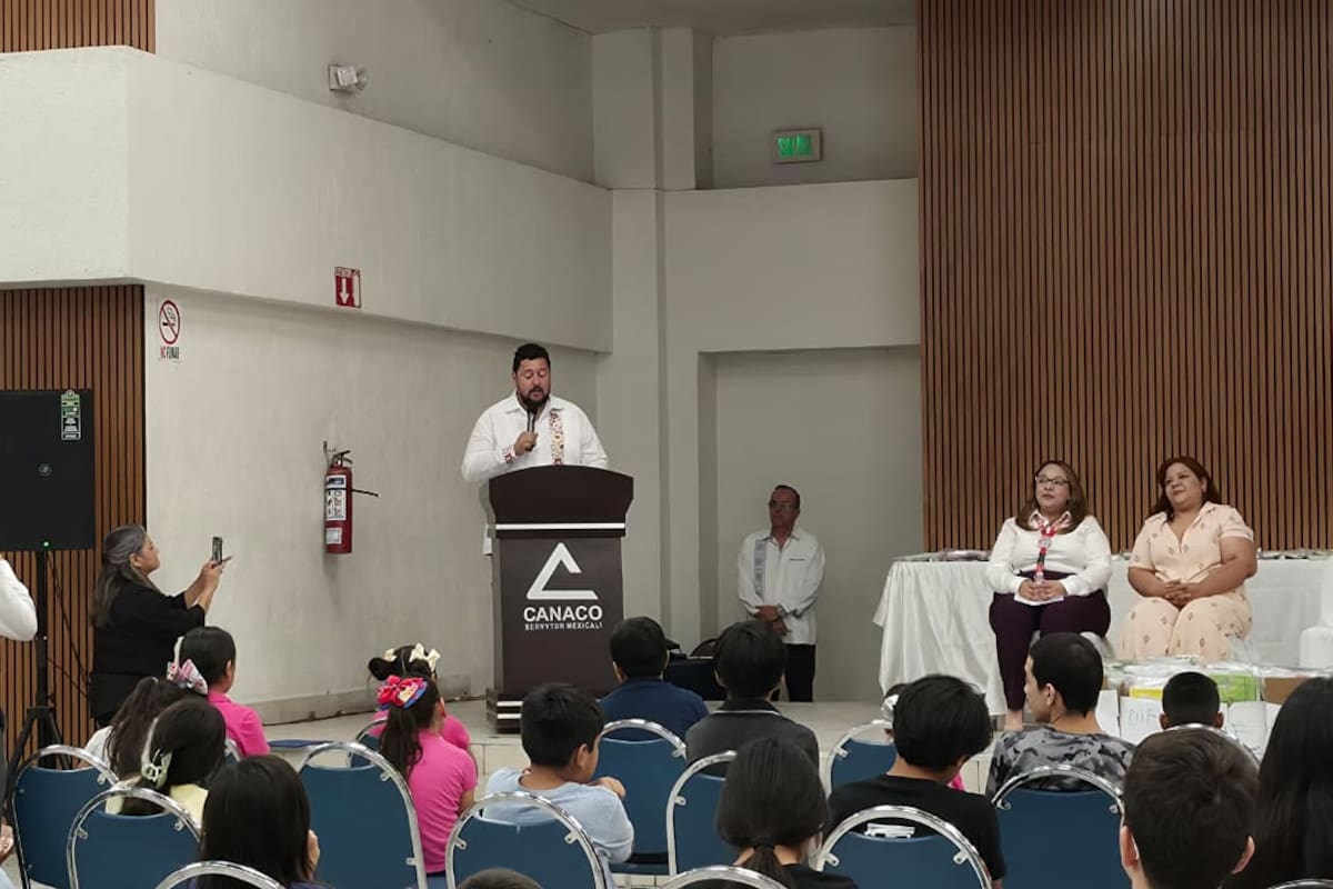 Más de 575 niños de Mexicali recibieron útiles escolares para el regreso a clases