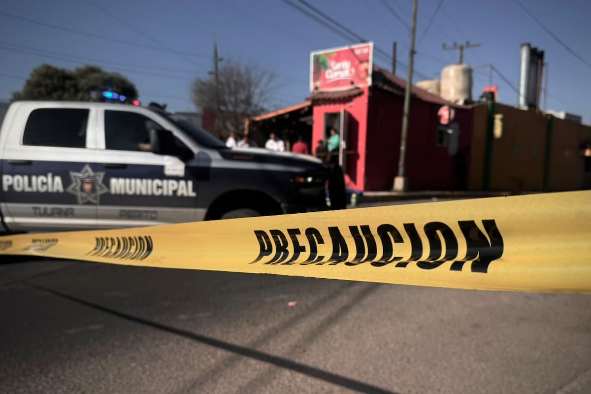 Niña de 8 años muere tras ser atropellada al descender de un transporte público en Tijuana