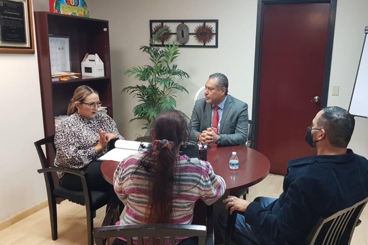 Reciben en FGE a padres de joven asesinada por automovilista