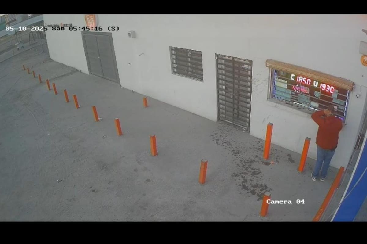 Sujeto prende fuego a casa de cambio y huye del lugar