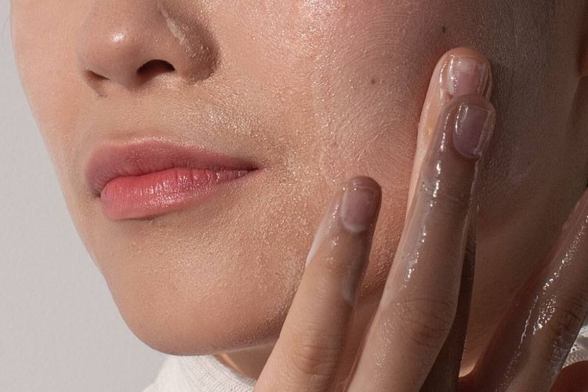 Lo que realmente hacen los productos “anti-edad”, según dermatólogos (y lo que no)