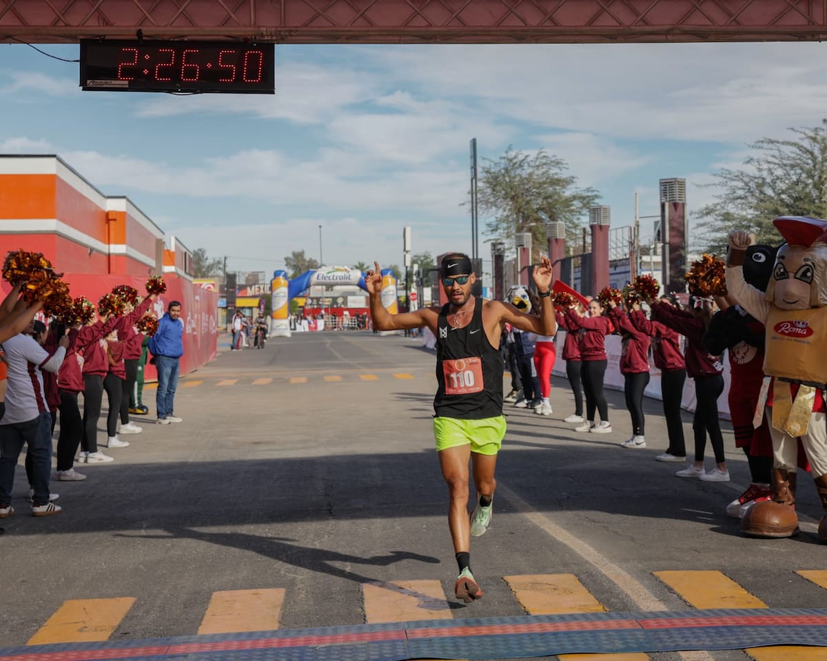 Para los mejores bajacalifornianos, los premios se quedaron en la capital del Estado con César Mireles quien cronometró 2:26:49 y finalizó cuarto general l Foto: Javier Gallegos