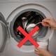 Expertos advierten que mezclar bicarbonato y vinagre no limpia la lavadora como se cree y recomiendan mejor usar ácido cítrico para evitar residuos, malos olores y desgaste interno: ¿Cómo aplicarlo?