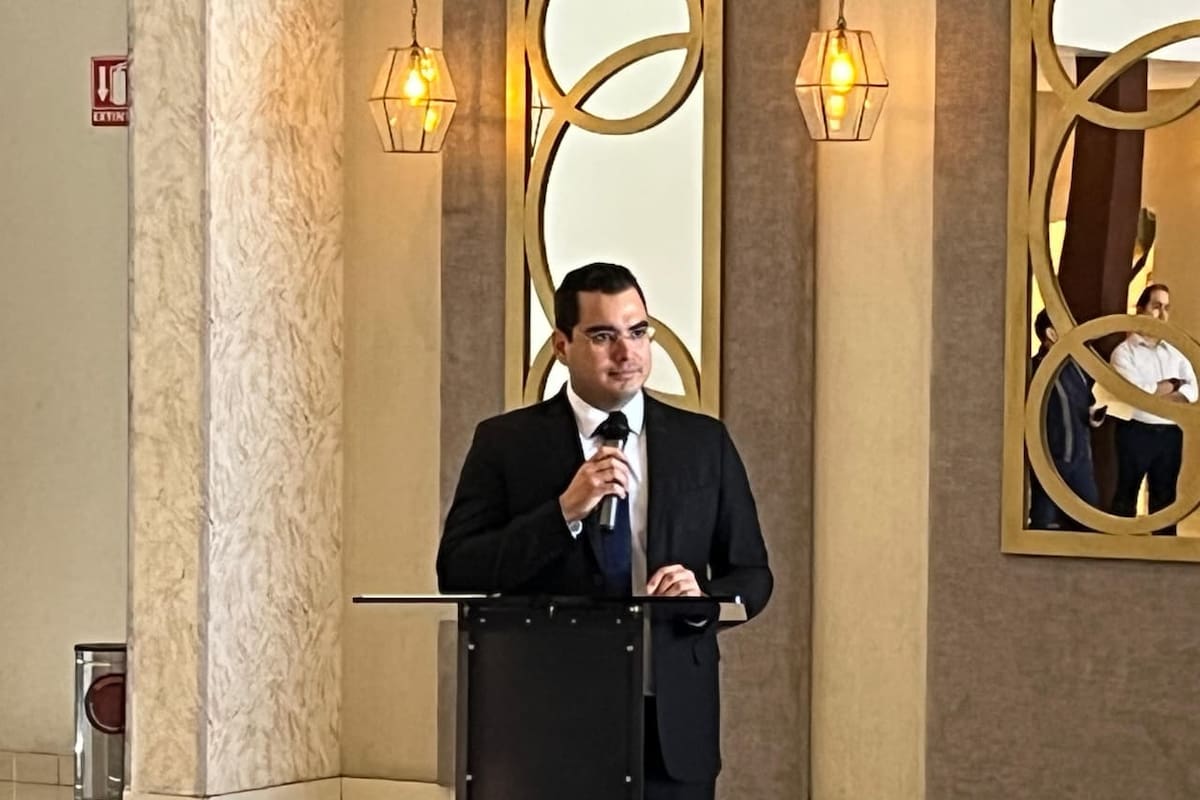 Asume César Aguiar presidencia de Canaco Obregón