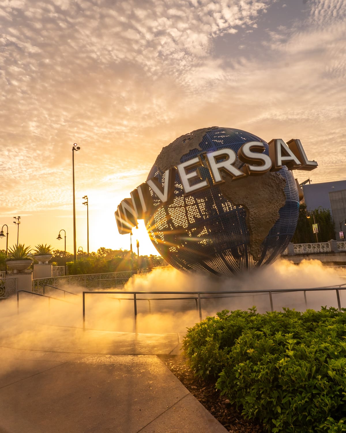 La presidenta de Universal Orlando Resort, Karen Irwin, informó a los trabajadores que las revisiones internas mostraron que los sistemas de la atracción funcionaban con normalidad. | Crédito: X @UniversalORL