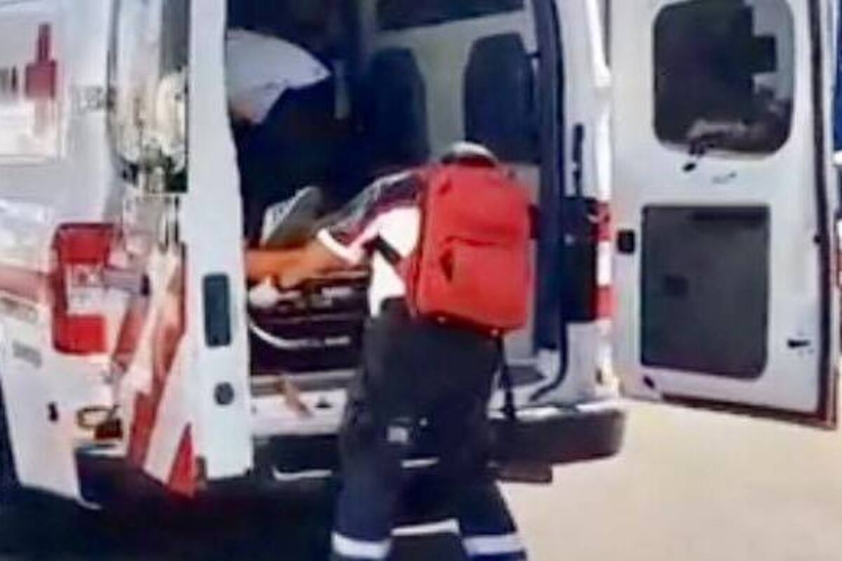 Pareja que tenía intimidad choca y destroza auto