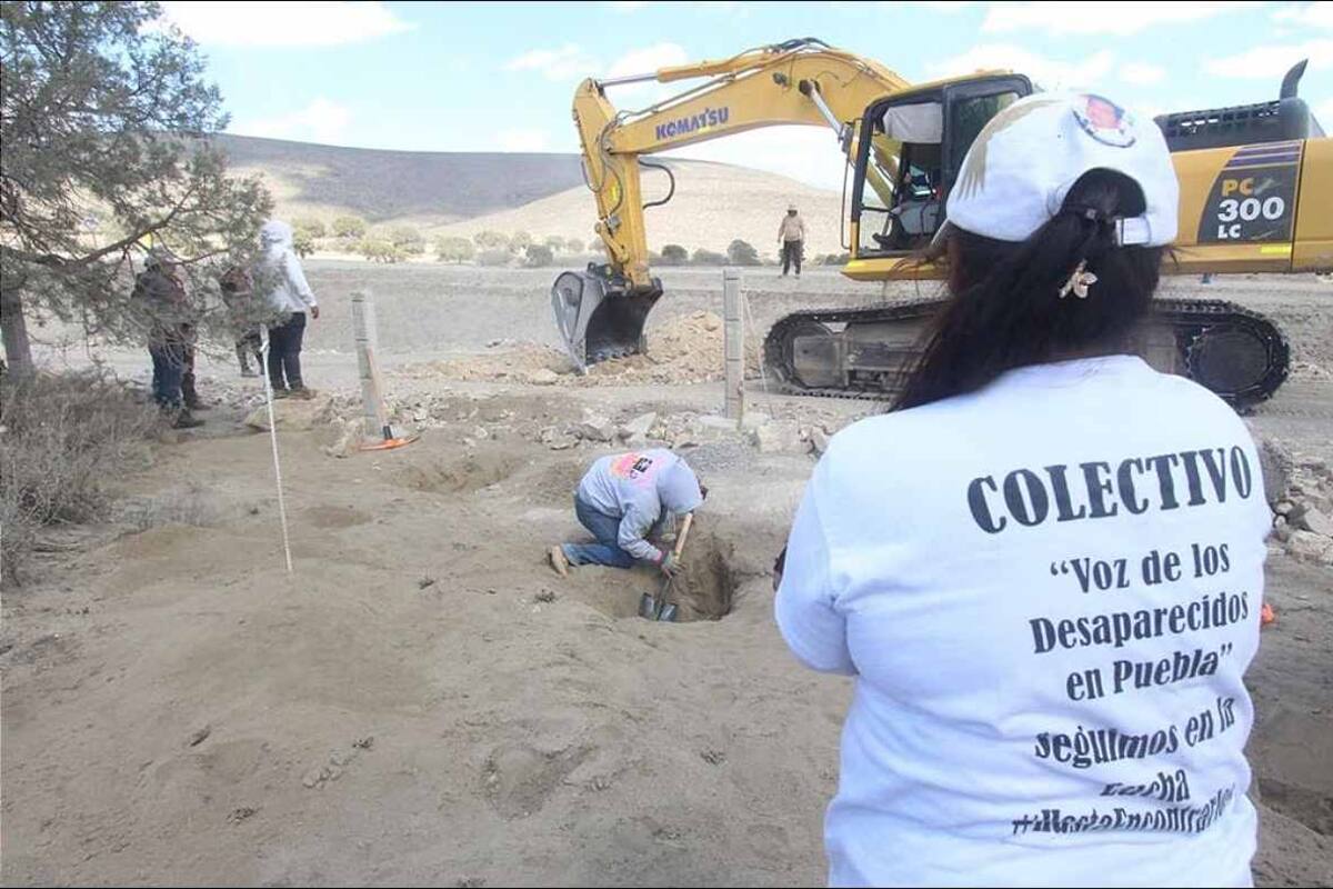Colectivo descubre fosa clandestina “huachicolera” en Puebla