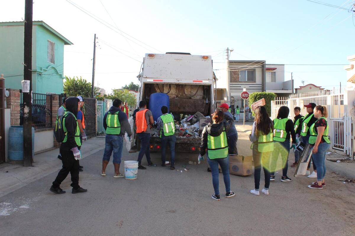 Se suman jóvenes al programa “Unidos limpiando Ensenada”