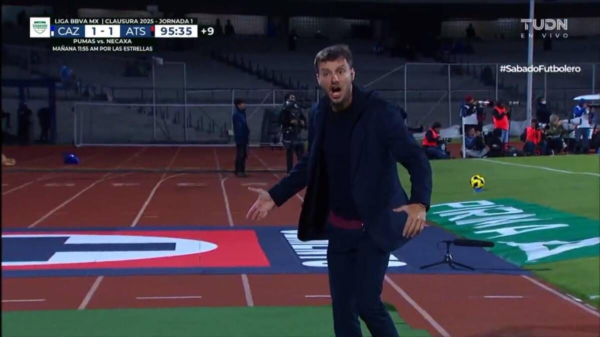 Martín Anselmi al mando del Cruz Azul durante la Jornada 1 del Clausura 2025. (Foto: Captura de pantalla)