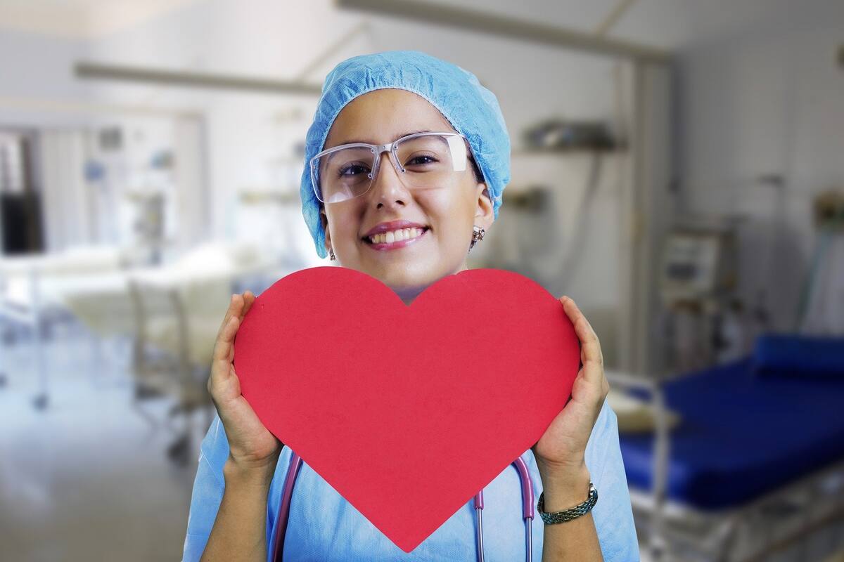 Enfermeras: lo que son, lo que hacen y lo que aportan