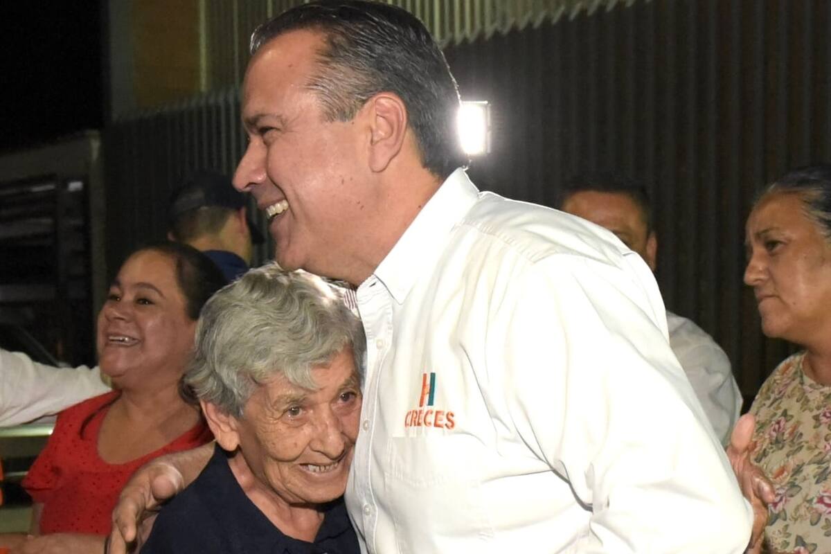 Celebra Astiazarán con vecinos pavimentación de calle Los Molinos