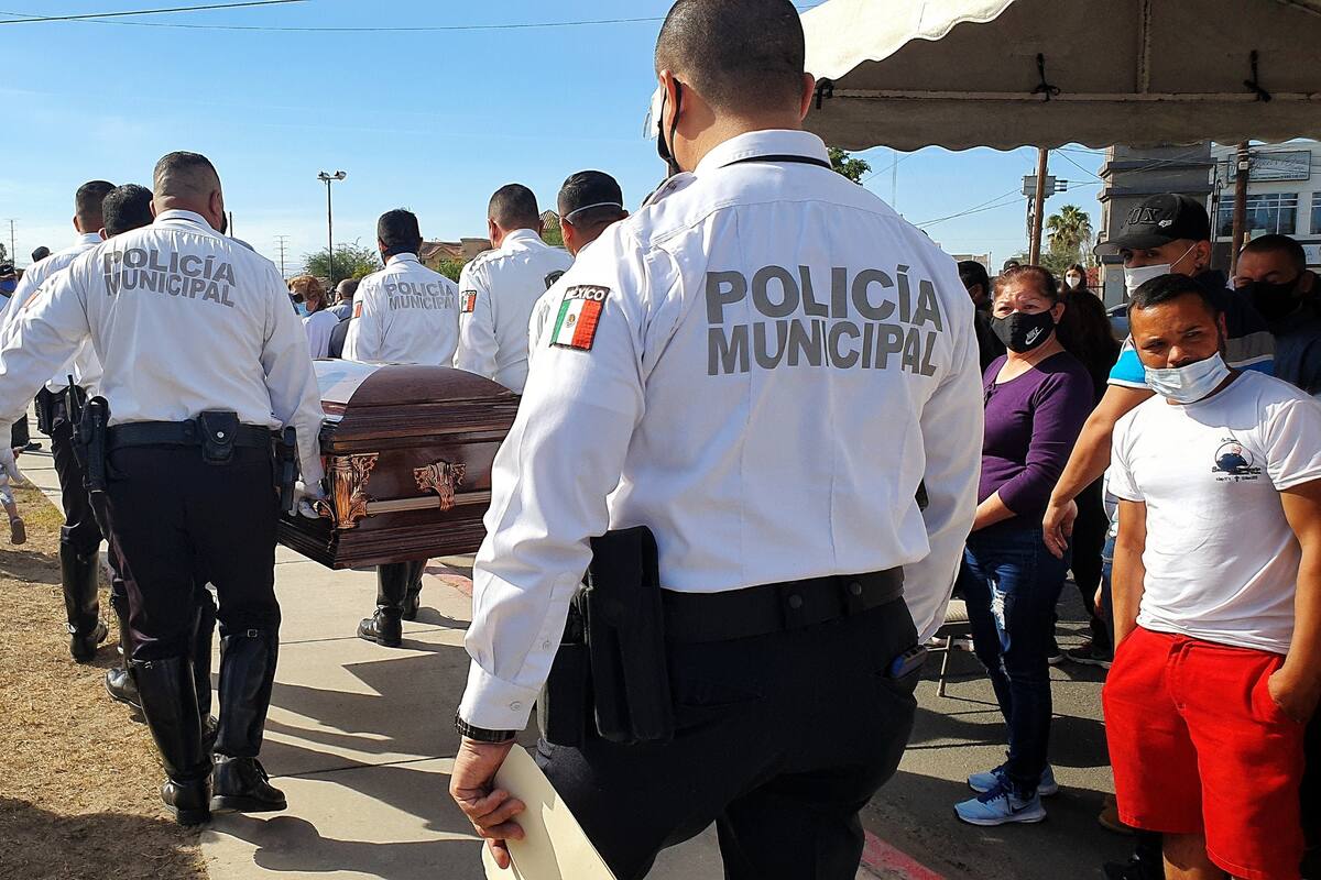 Dan último adiós al agente Jiménez Vela