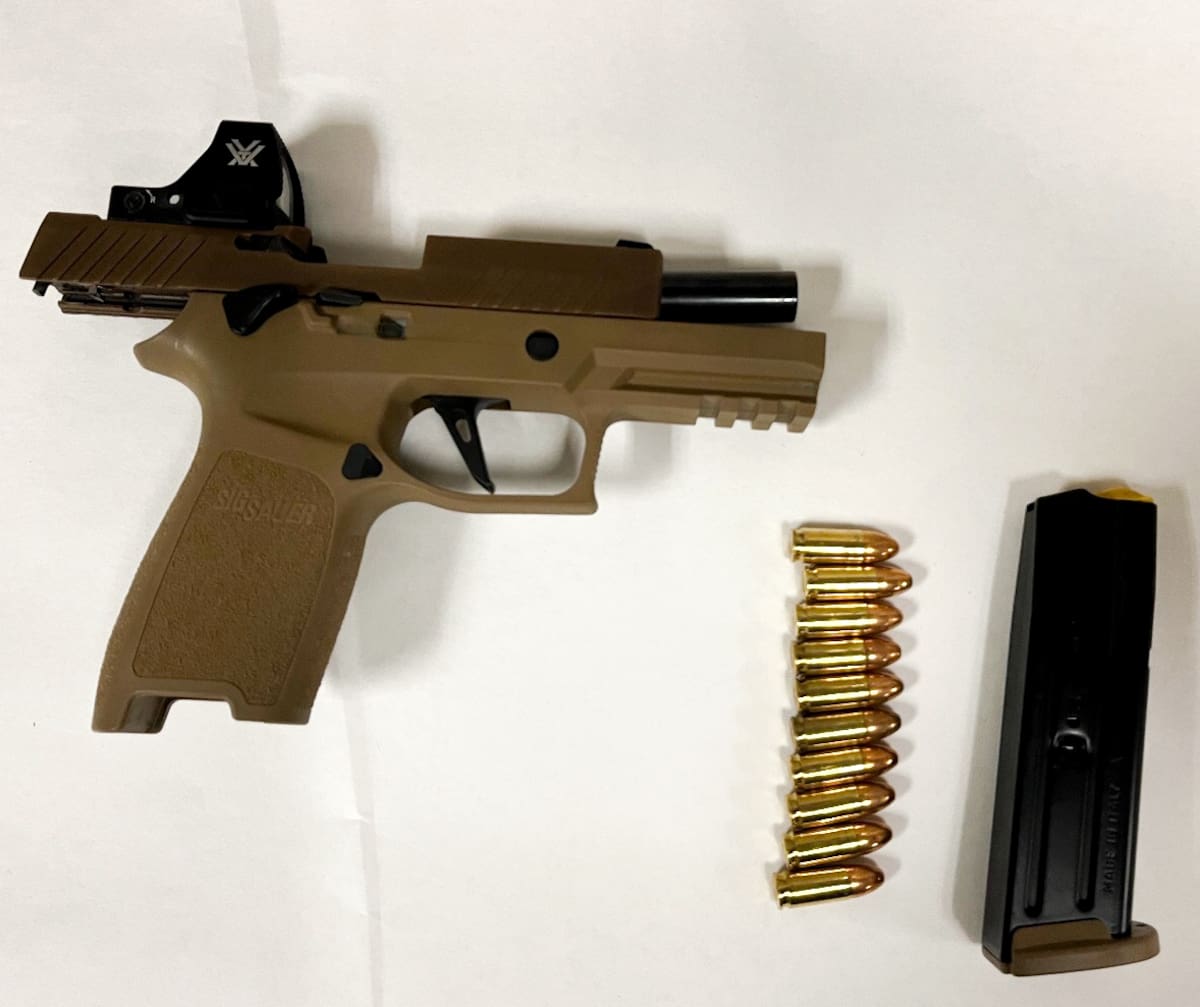 Autoridades de San Diego arrestaron a 25 integrantes de la pandilla Hells Angels durante un operativo desplegado en su reunión anual, en el que también fueron aseguradas armas y vehículos. Foto: Cortesía.